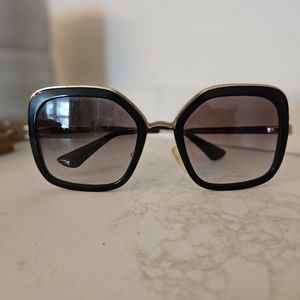 Final Sale 🚨 Used PRADA Authentic Sunglasses missing eye pad